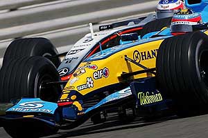 Fernando Alonso (Renault), Kimi Raikkonen (McLaren)