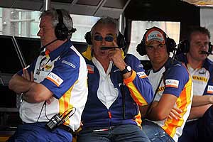 Pat Symonds, Flavio Briatore, Nelson Piquet jr.