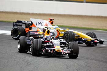 Mark Webber (Red Bull-Renault), Fernando Alonso (Renault)