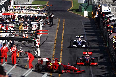 Felipe Massa (Ferrari), Heikki Kovalainen (McLaren-Mercedes), Kazuki Nakajima (Williams-Toyota)