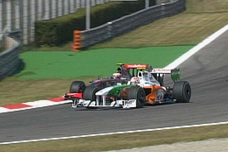 Vitantonio Liuzzi (Force India-Mercedes), Heikki Kovalainen (McLaren-Mercedes)