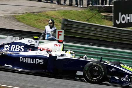 Kazuki Nakajima (Williams-Toyota), Jenson Button (Brawn-Mercedes)