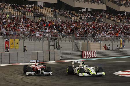 Jenson Button (Brawn-Mercedes), Kamui Kobayashi (Toyota)